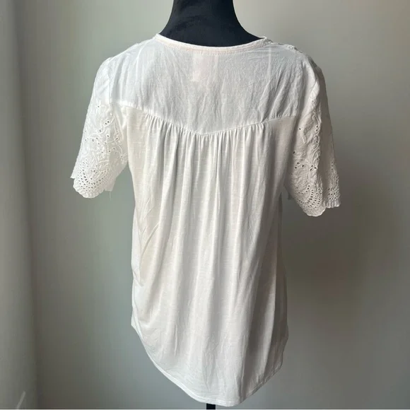 Elegant White Eyelet Lace Women's Top - M - Picture 3 of 6